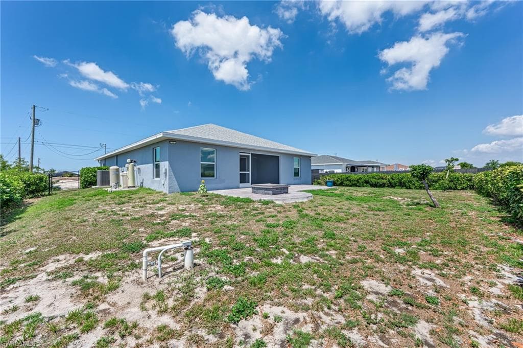 1319 14th Pl, Cape Coral, FL 33993-38