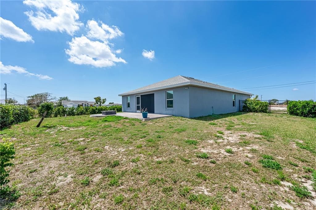 1319 14th Pl, Cape Coral, FL 33993-39