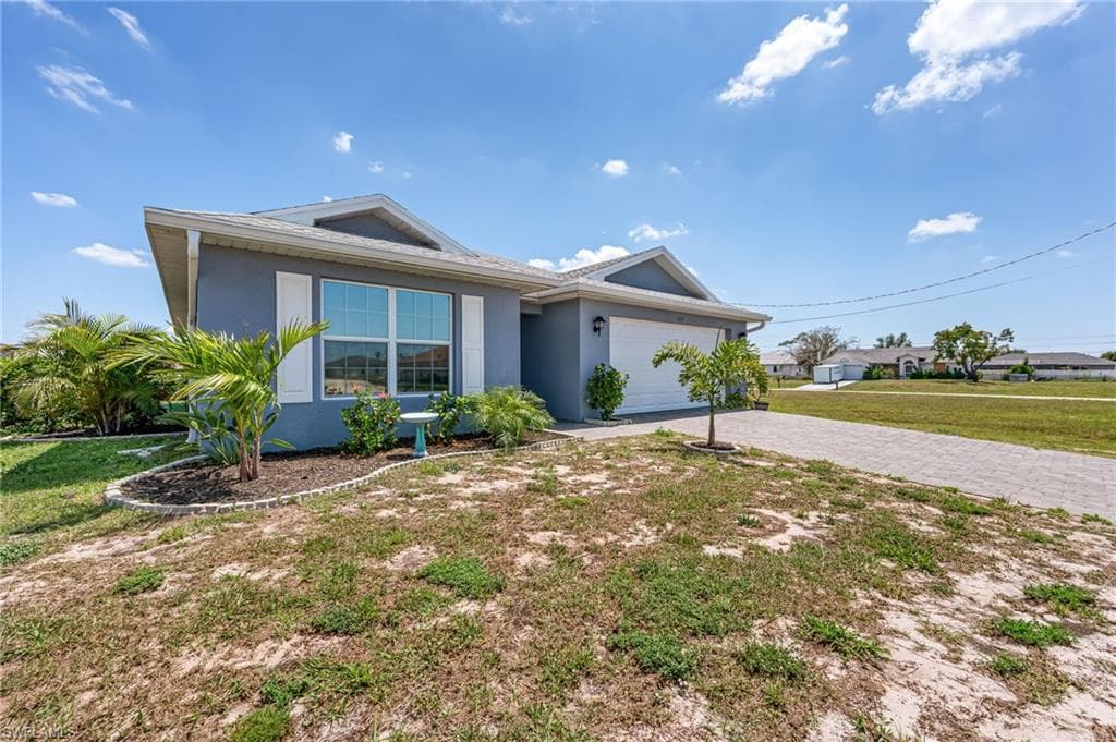 1319 14th Pl, Cape Coral, FL 33993-40