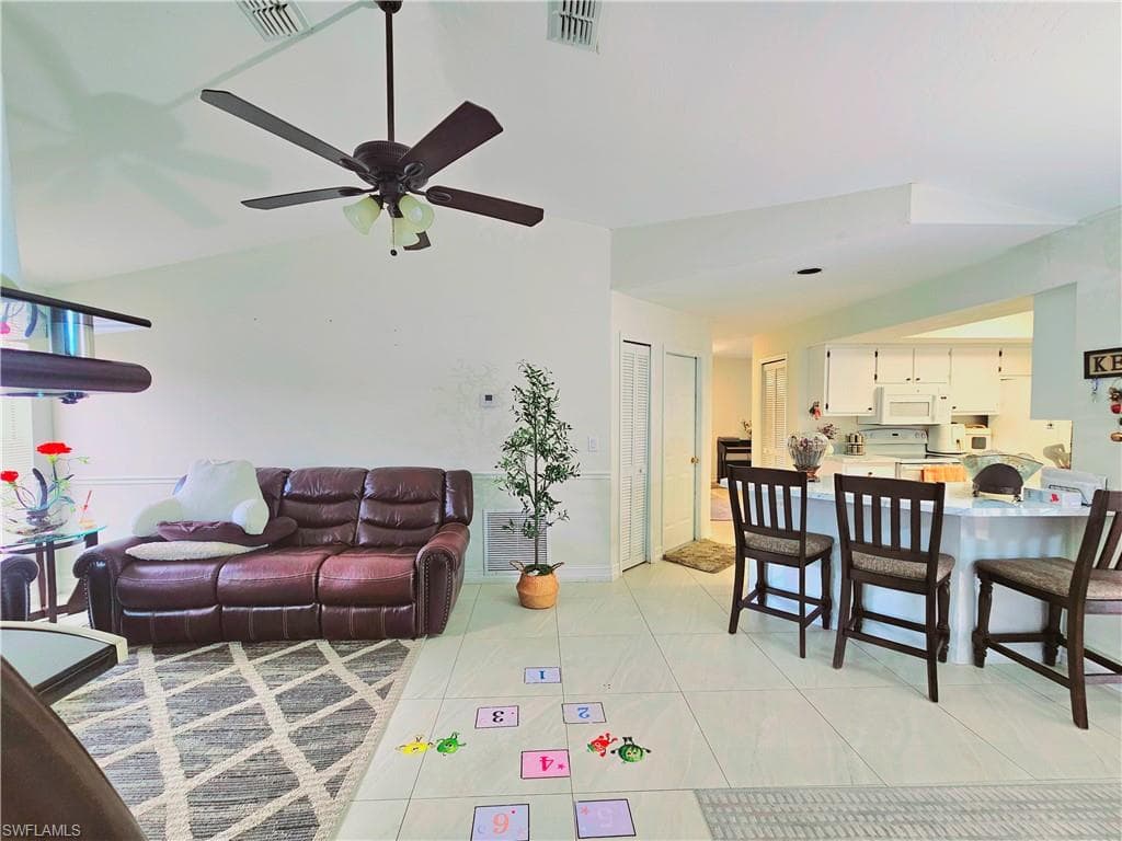1117 35th Ter, Cape Coral, FL 33904-22
