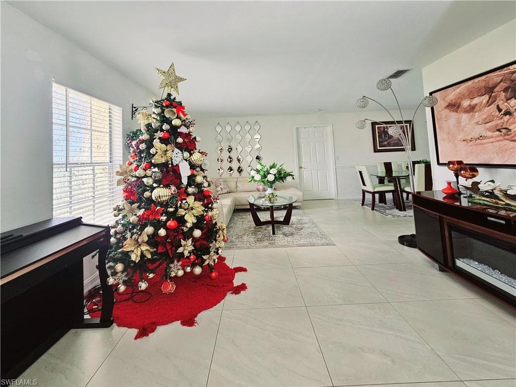 1117 35th Ter, Cape Coral, FL 33904-24