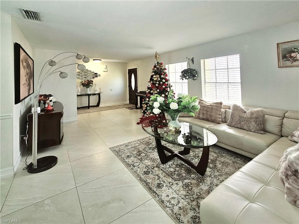 1117 35th Ter, Cape Coral, FL 33904-25