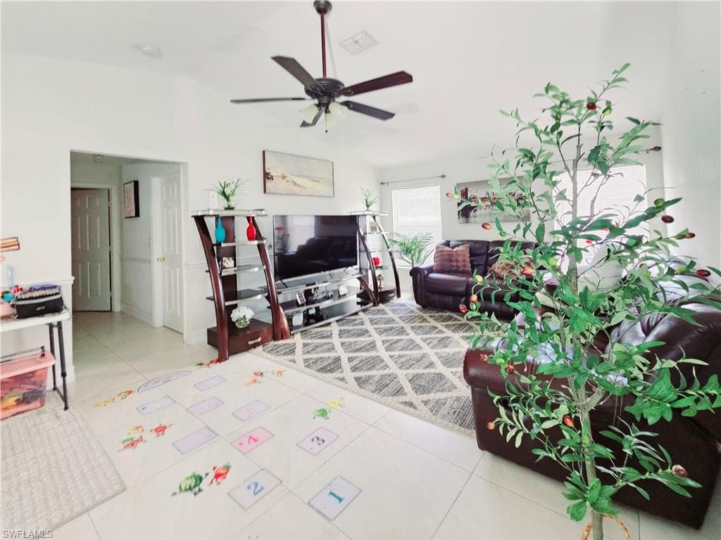 1117 35th Ter, Cape Coral, FL 33904-28