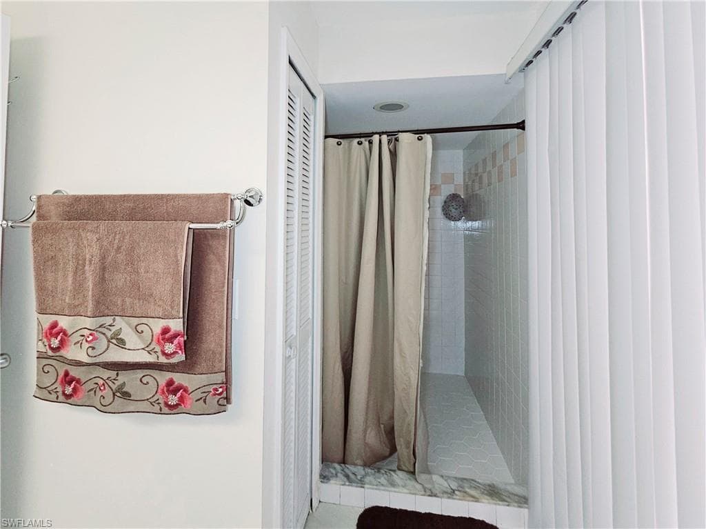 1117 35th Ter, Cape Coral, FL 33904-32