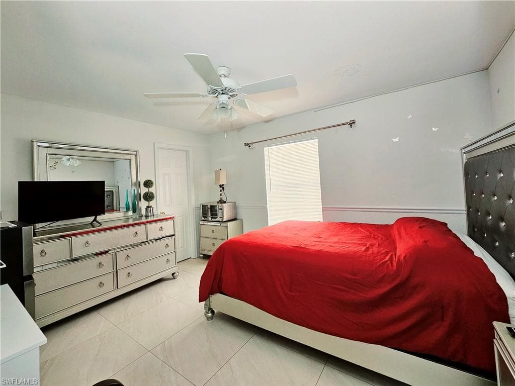 1117 35th Ter, Cape Coral, FL 33904-37