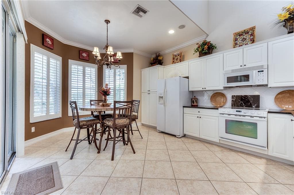 6861 Bent Grass Dr, Naples, FL 34113-10
