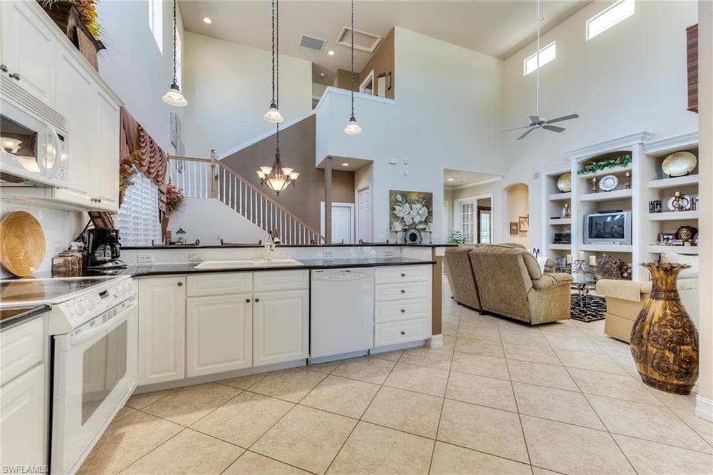 6861 Bent Grass Dr, Naples, FL 34113-12