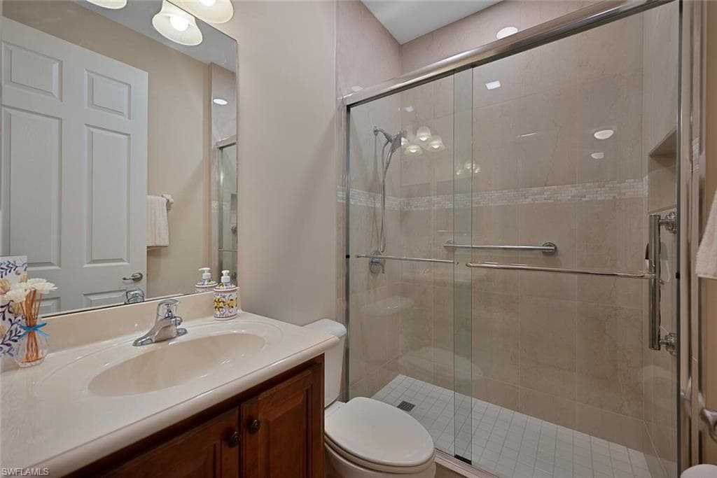 6532 Monterey Pt 202, Naples, FL 34105-16