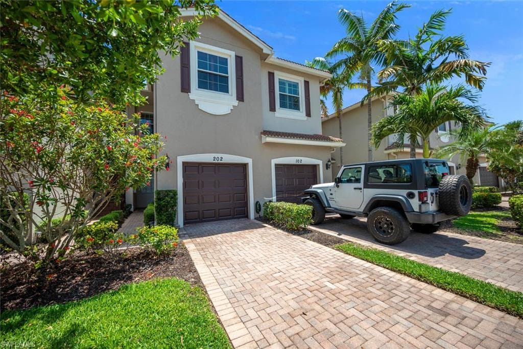 6532 Monterey Pt 202, Naples, FL 34105-1