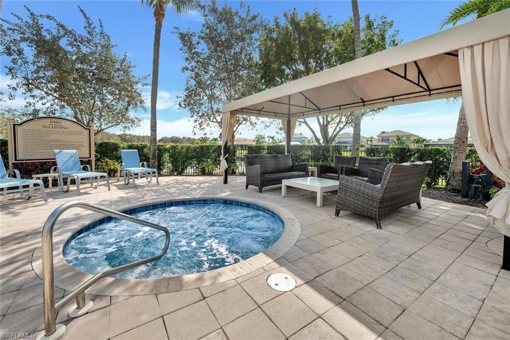 6532 Monterey Pt 202, Naples, FL 34105-26