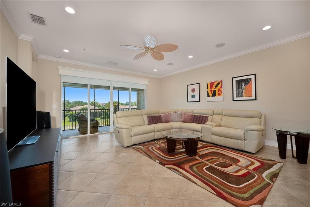 6532 Monterey Pt 202, Naples, FL 34105-3