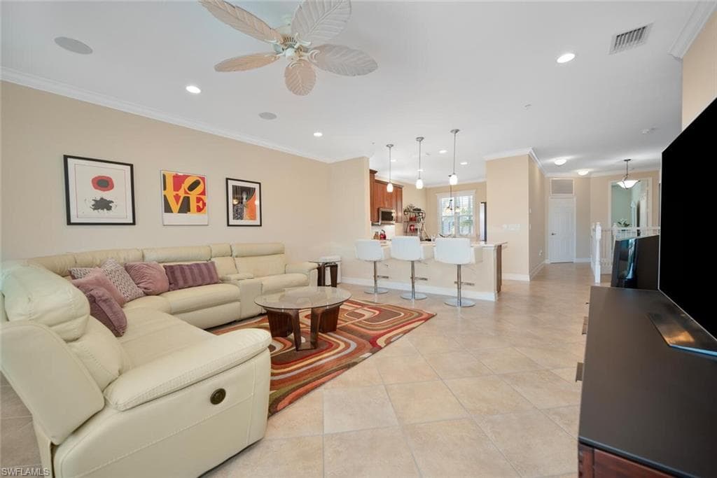 6532 Monterey Pt 202, Naples, FL 34105-4