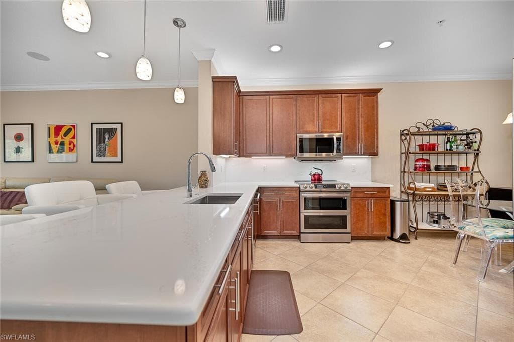 6532 Monterey Pt 202, Naples, FL 34105-5
