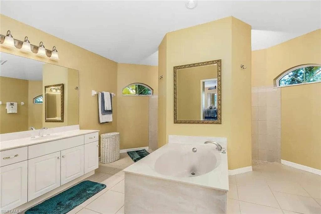 1619 31st Ave, Cape Coral, FL 33993-49