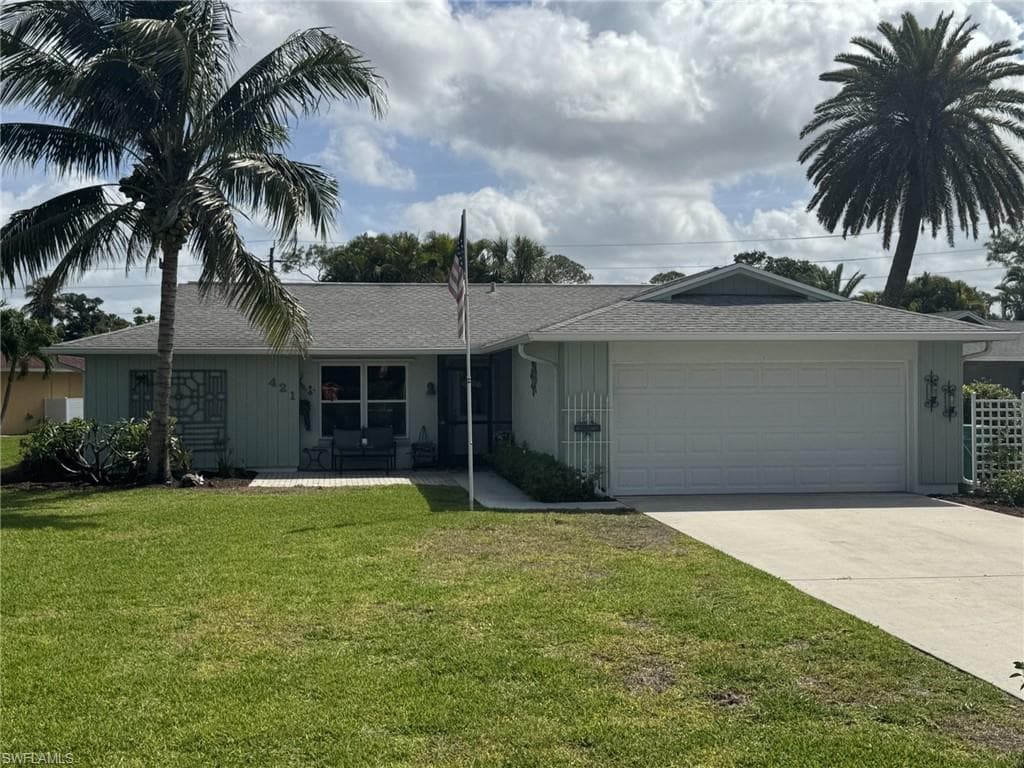 421 Marathon Ct, Naples, FL 34112-1
