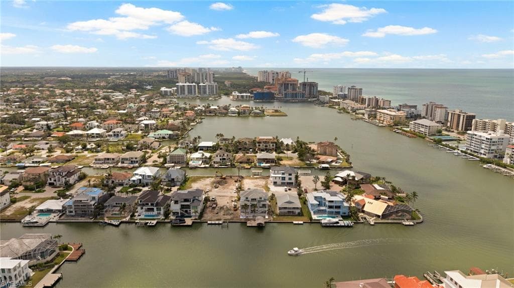 270 Trade Winds Ave, Naples, FL 34108-4