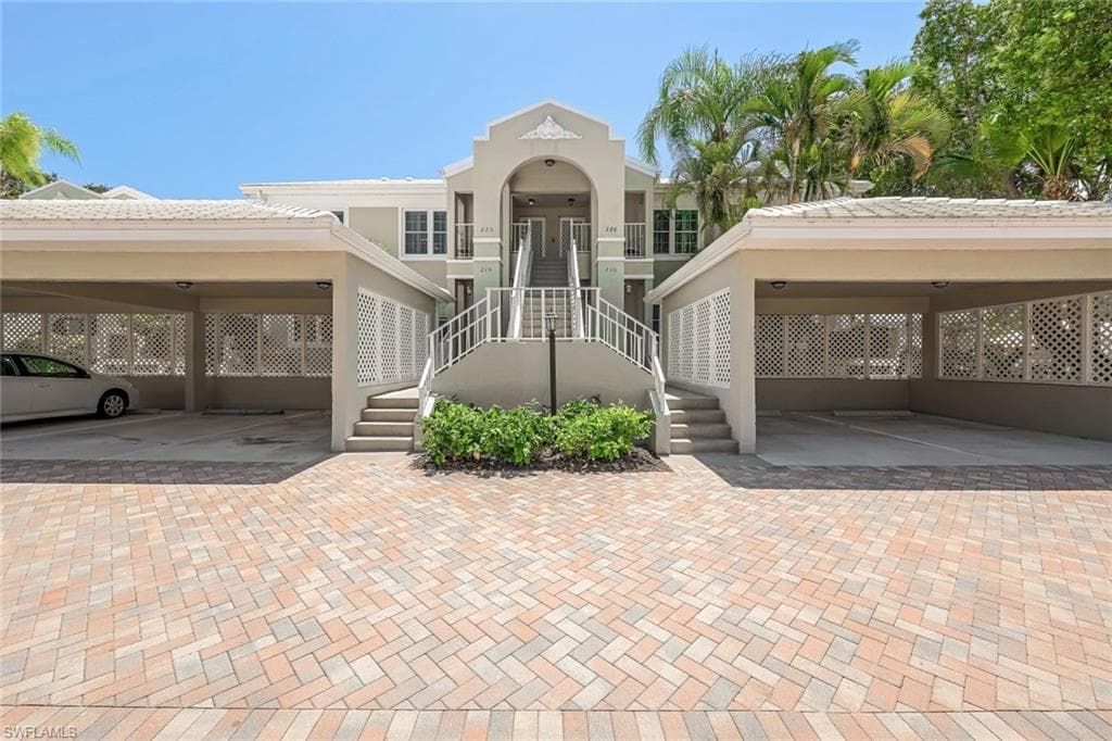 5899 Chanteclair Dr 225, Naples, FL 34108-25