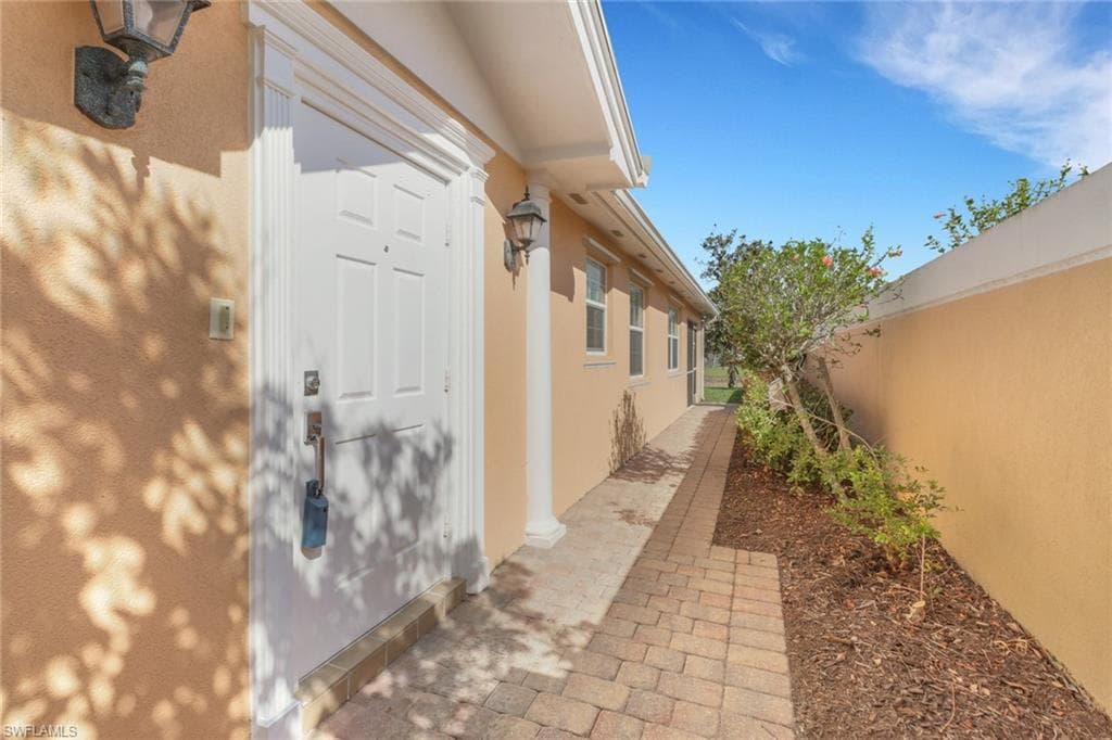 7933 Umberto Ct, Naples, FL 34114-3
