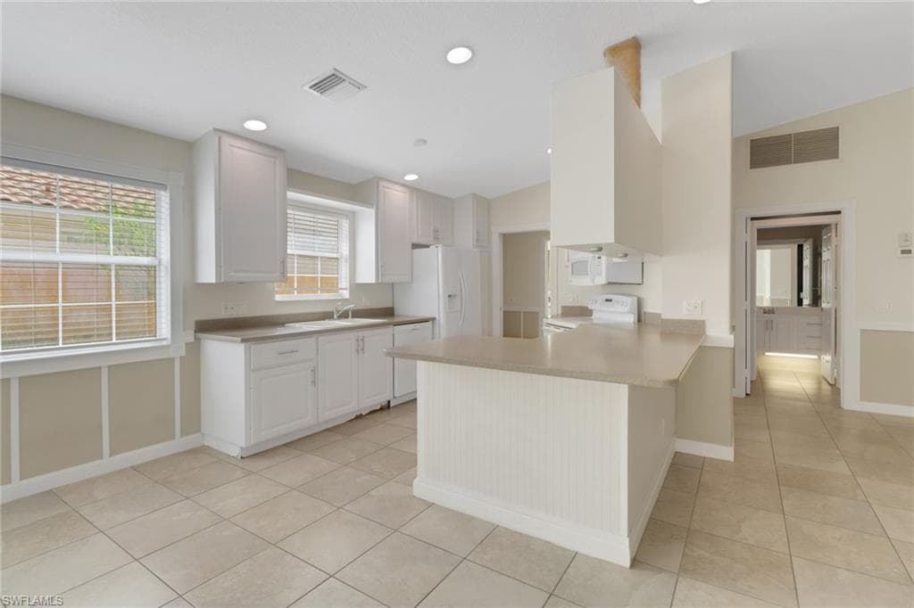 7933 Umberto Ct, Naples, FL 34114-7
