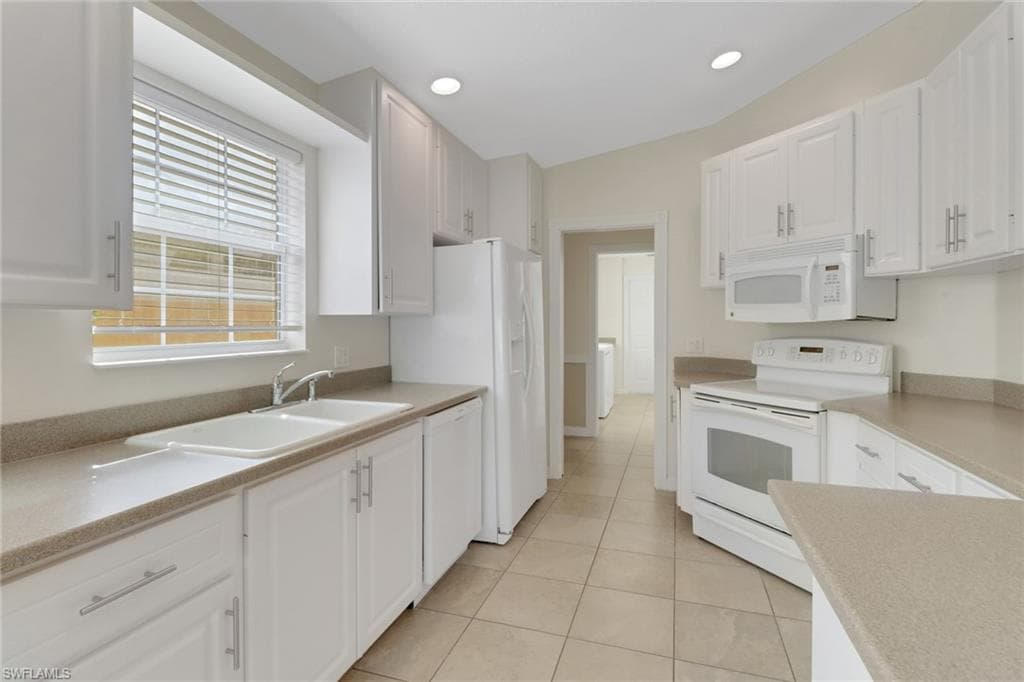 7933 Umberto Ct, Naples, FL 34114-8