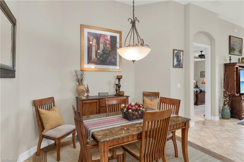 1286 Rialto Way 9-202, Naples, FL 34114-8