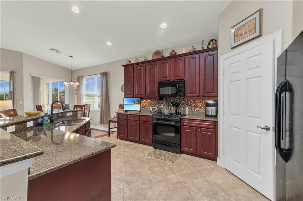 1286 Rialto Way 9-202, Naples, FL 34114-9