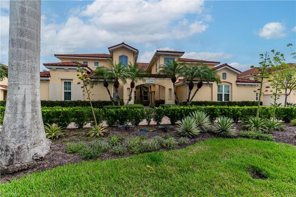 1286 Rialto Way 9-202, Naples, FL 34114-1