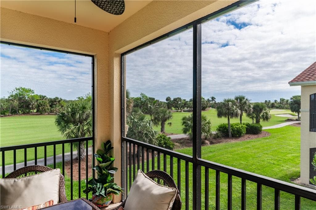 1286 Rialto Way 9-202, Naples, FL 34114-29