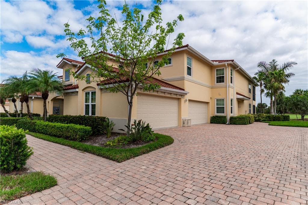 1286 Rialto Way 9-202, Naples, FL 34114-2