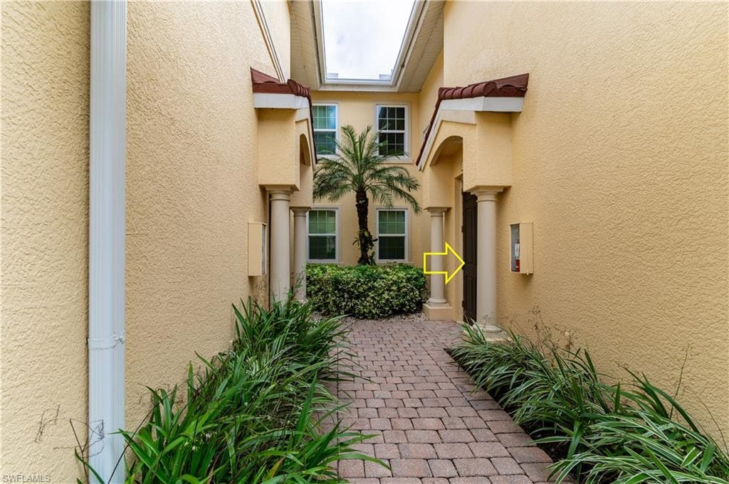 1286 Rialto Way 9-202, Naples, FL 34114-3