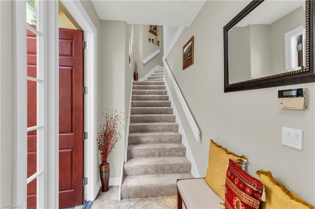 1286 Rialto Way 9-202, Naples, FL 34114-4