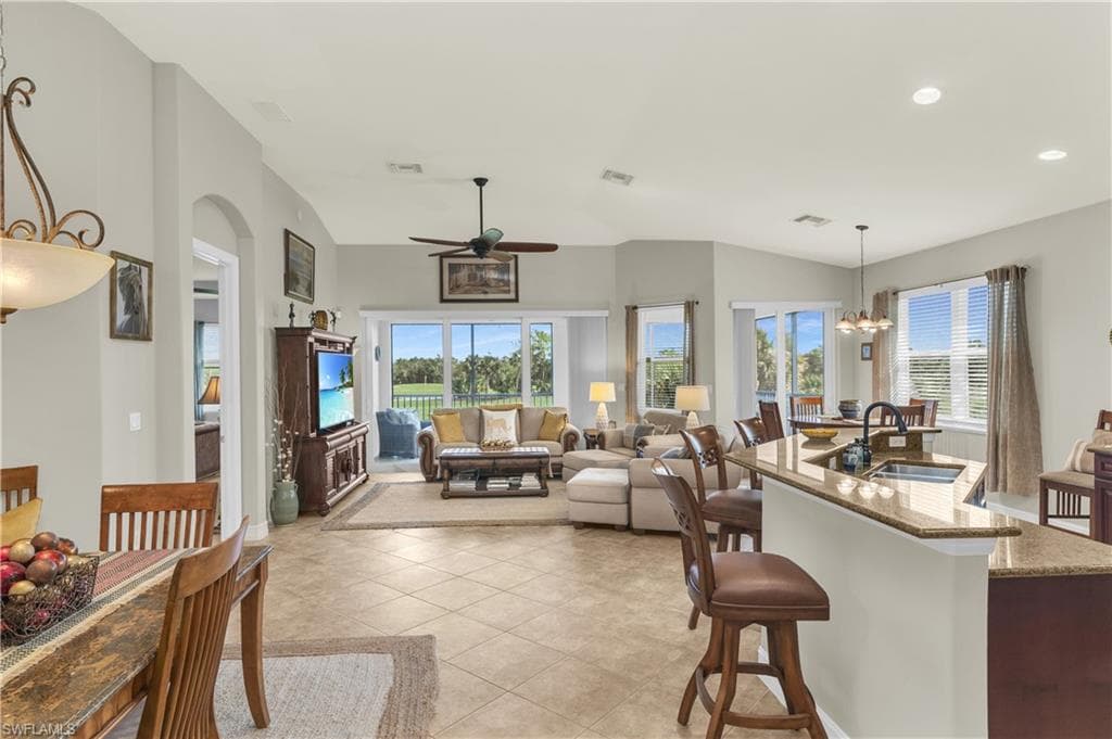 1286 Rialto Way 9-202, Naples, FL 34114-6