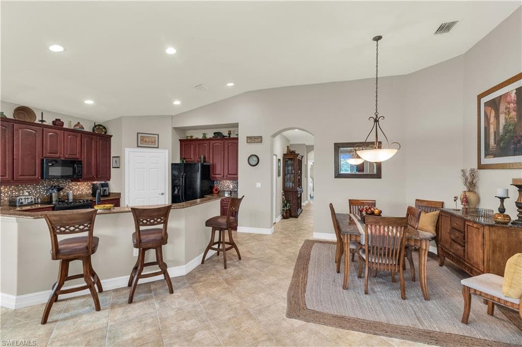 1286 Rialto Way 9-202, Naples, FL 34114-7