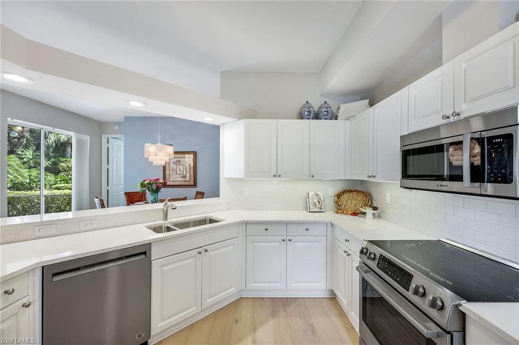 1550 Clermont Dr E101, Naples, FL 34109-9