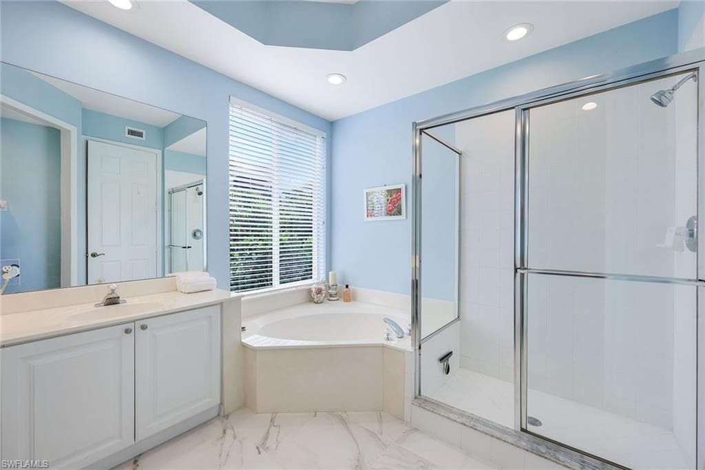 1550 Clermont Dr E101, Naples, FL 34109-16