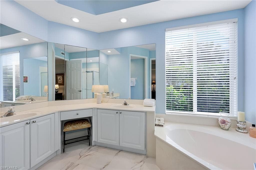1550 Clermont Dr E101, Naples, FL 34109-17