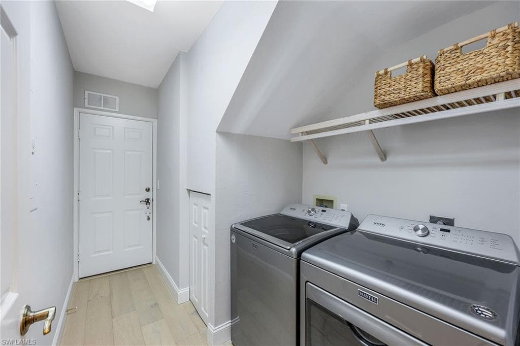 1550 Clermont Dr E101, Naples, FL 34109-21