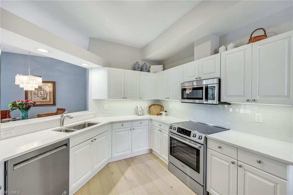 1550 Clermont Dr E101, Naples, FL 34109-8