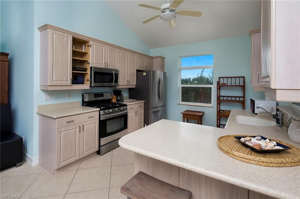 11687 Keewaydin, Naples, FL 34113-9