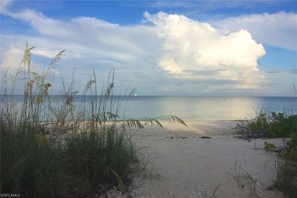 11687 Keewaydin, Naples, FL 34113-2