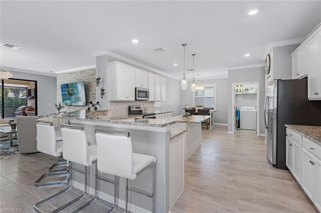 9381 Glenforest Dr, Naples, FL 34120-10