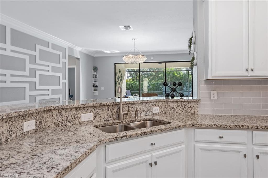 9381 Glenforest Dr, Naples, FL 34120-13