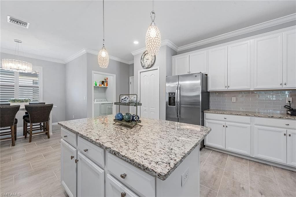 9381 Glenforest Dr, Naples, FL 34120-14