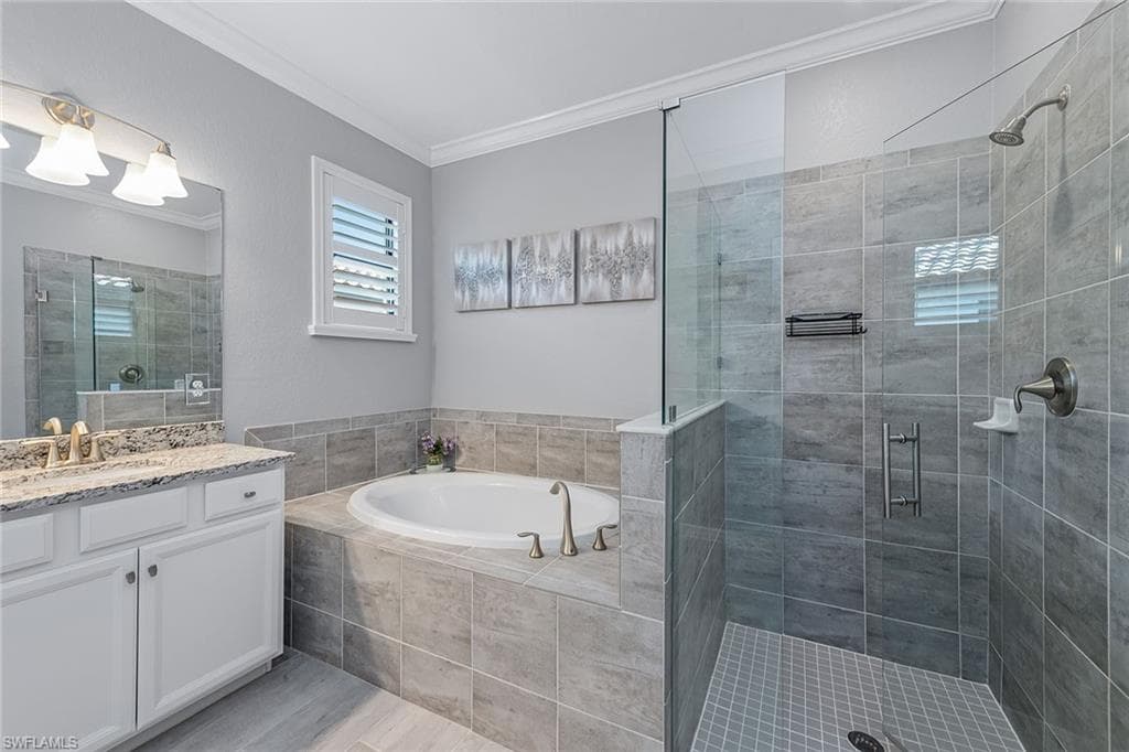 9381 Glenforest Dr, Naples, FL 34120-19