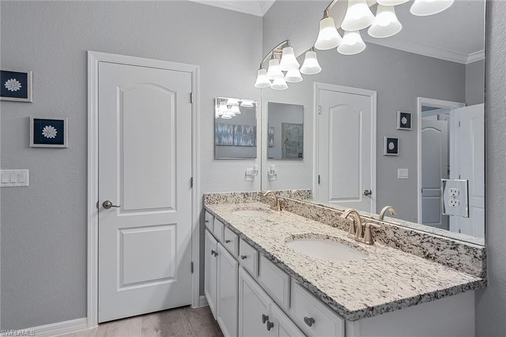 9381 Glenforest Dr, Naples, FL 34120-21