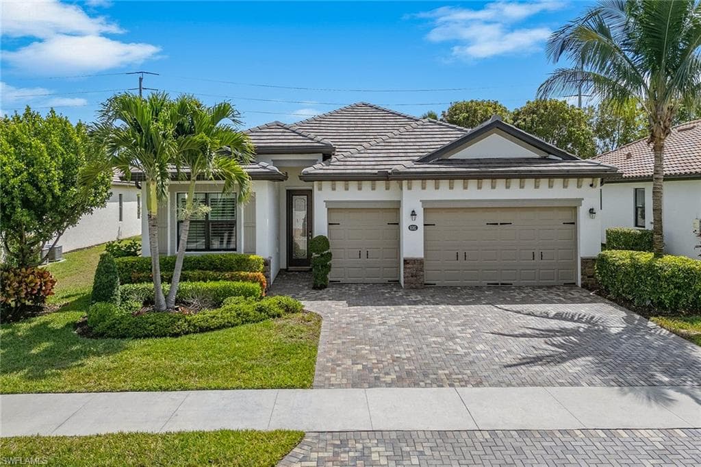 9381 Glenforest Dr, Naples, FL 34120-2