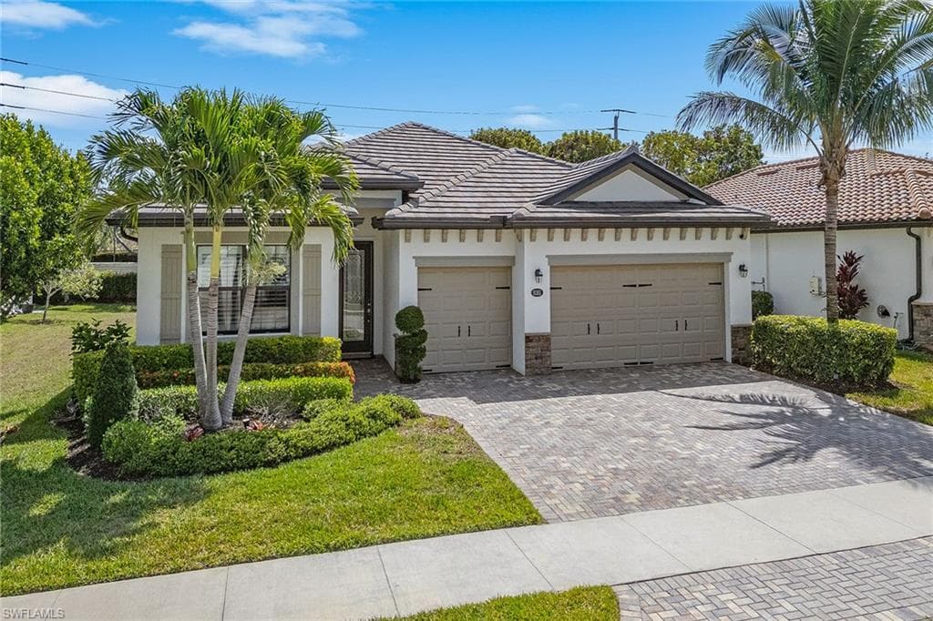 9381 Glenforest Dr, Naples, FL 34120-35