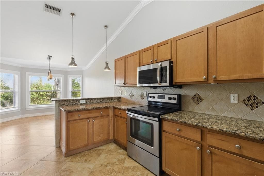 1409 Juanita Pl, Cape Coral, FL 33993-15