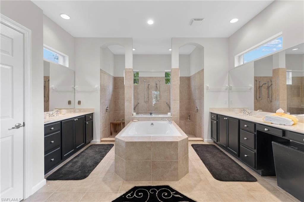 8975 Morgan Ct, Naples, FL 34113-14