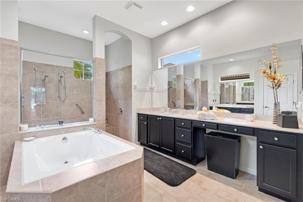 8975 Morgan Ct, Naples, FL 34113-15